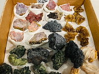 Doos met 43 stuks diverse mineralen - afbeelding 6 van  7