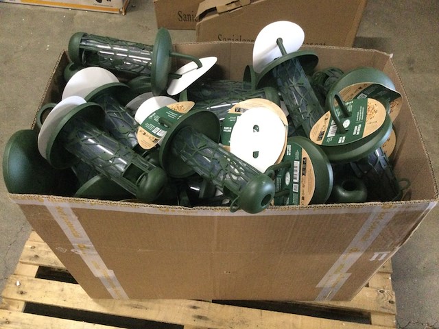 Doos met 55 stuks vogelvoercontainers best for birds, fb612, groen - afbeelding 1 van  3