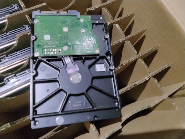 Doos met 8 seagate harde schrijven,320 gb seagate - afbeelding 4 van  4