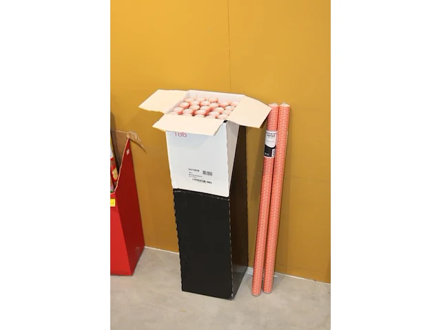 Doos met bakstenenpaier - afbeelding 2 van  2