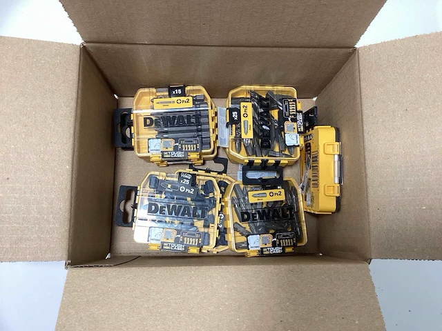 Doos met diverse dewalt bitsets - afbeelding 1 van  1