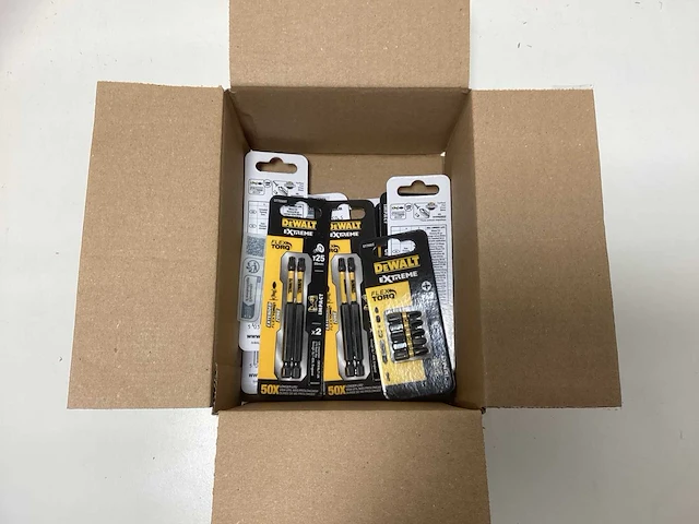 Doos met diverse dewalt bitsets - afbeelding 1 van  4