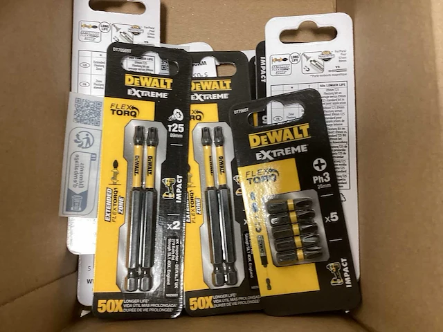Doos met diverse dewalt bitsets - afbeelding 2 van  3