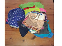 Doos met diverse ondergoed (dames, heren en knderen ruim 80 ex.)