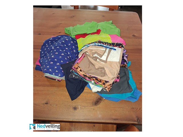 Doos met diverse ondergoed (dames, heren en knderen ruim 80 ex.) - afbeelding 3 van  3