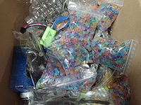 Doos met gelblaster en div benodigheden - afbeelding 5 van  5