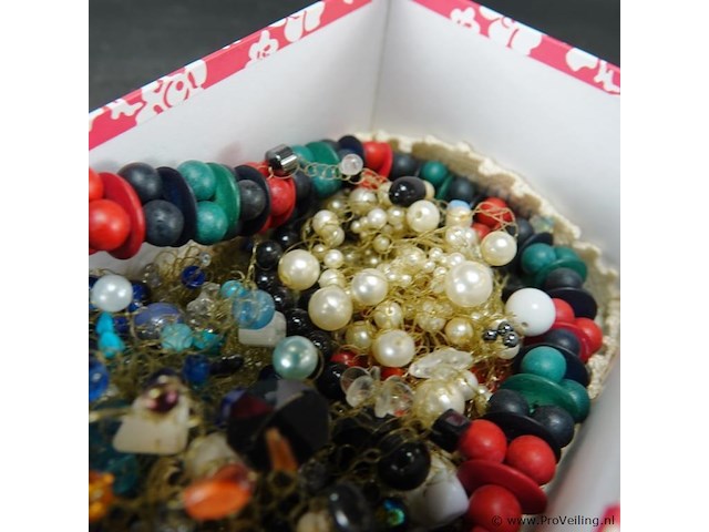 Doos met inhoud - afbeelding 3 van  5