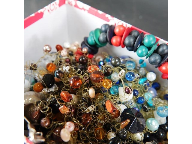 Doos met inhoud - afbeelding 4 van  5