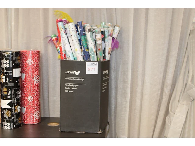 Doos met inpakpapier w.o. disney - afbeelding 1 van  2