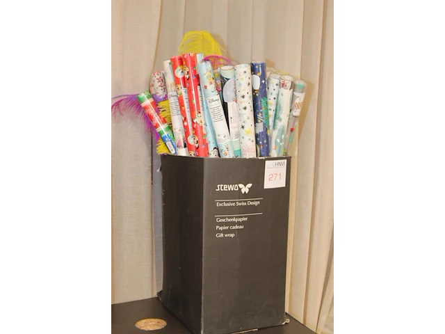 Doos met inpakpapier w.o. disney - afbeelding 2 van  2
