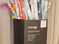 Doos met inpakpapier w.o. disney - afbeelding 2 van  2