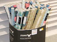 Doos met kerstpapier - afbeelding 2 van  2