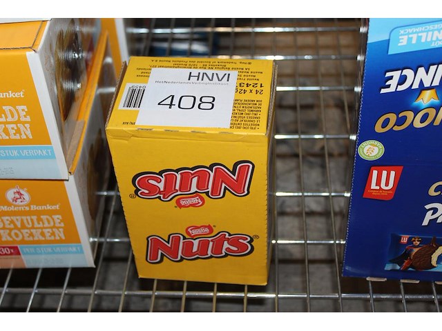 Doos met nuts. 24 stuks. - afbeelding 1 van  2