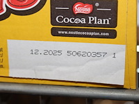 Doos met nuts. 24 stuks. - afbeelding 2 van  2