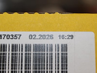 Doos met nuts. 24 stuks. - afbeelding 2 van  2