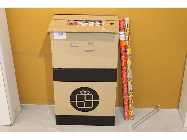 Doos met sinterklaaspapier - afbeelding 1 van  2
