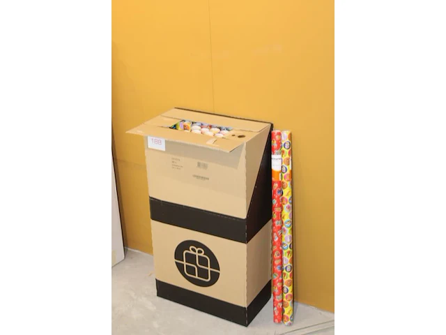 Doos met sinterklaaspapier - afbeelding 2 van  2
