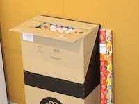 Doos met sinterklaaspapier - afbeelding 2 van  2