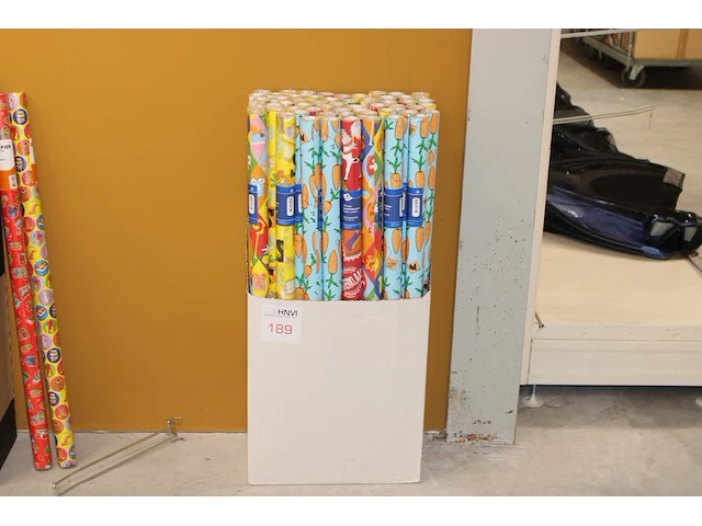 Doos met sinterklaaspapier - afbeelding 1 van  2