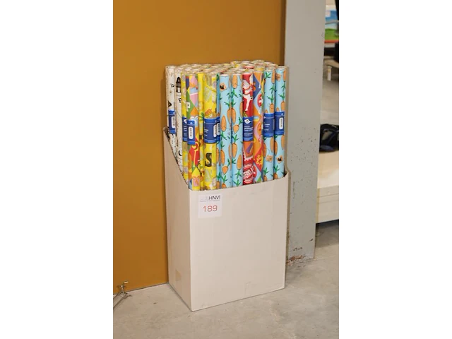 Doos met sinterklaaspapier - afbeelding 2 van  2