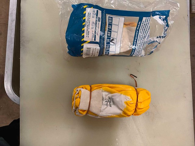 Doos met werkhandschoenen (2x) - afbeelding 2 van  4