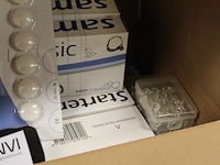 Doos met whiteboard materialen en punaises - afbeelding 3 van  3