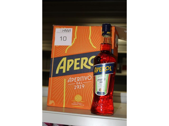 Doos met zes flessen aperol. - afbeelding 2 van  2