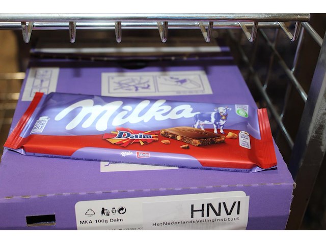 Doos milka daim repen. 22 stuks. - afbeelding 1 van  2