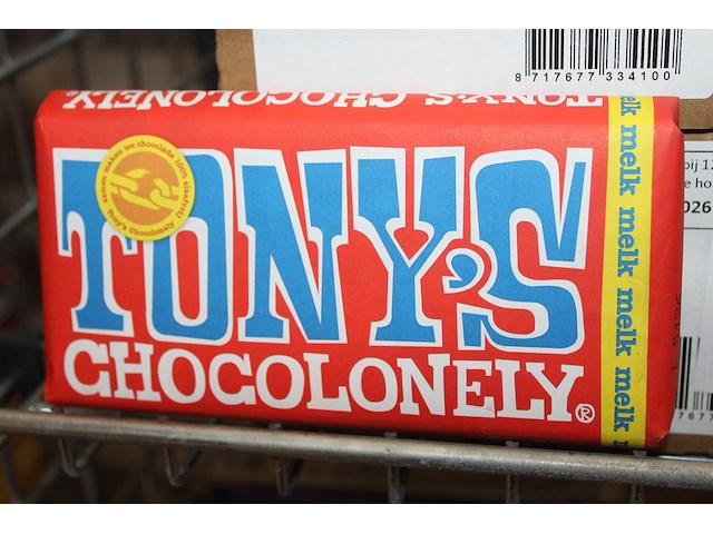Doos tony's chocolonely. 15 stuks melkchocolade. - afbeelding 1 van  2