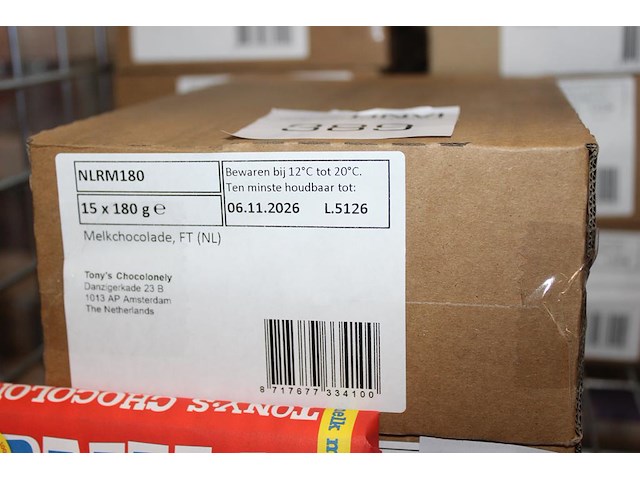 Doos tony's chocolonely. 15 stuks melkchocolade. - afbeelding 2 van  2