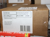 Doos tony's chocolonely. 15 stuks melkchocolade. - afbeelding 2 van  2