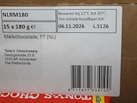 Doos tony's chocolonely. 15 stuks melkchocolade. - afbeelding 3 van  3