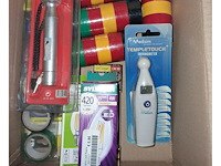 Doos van alles wat, isolatie tpe / thermometer, zaklamp etc - afbeelding 1 van  3