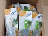 Doos vol keuken raspen (d1624) - afbeelding 2 van  3