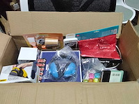 Doos vol met amazon retouren - afbeelding 1 van  5