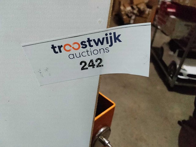 Doos vol met amazon retouren - afbeelding 5 van  5