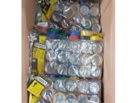 Doos vol pakken isolatietape 5 kleuren per pak 1025) - afbeelding 3 van  3