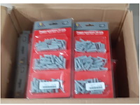 Doos vol pakken met 100 pluggen div. maten d1024)