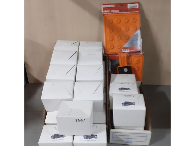 Doos vol pluggen 6mm en 3 led magnetische looplampen (d1643) - afbeelding 1 van  3