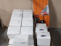 Doos vol pluggen 6mm en 3 led magnetische looplampen (d1643) - afbeelding 1 van  3