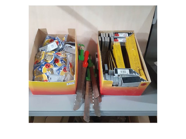 Doos vol sloten 40mm, winkelhaken, boomzagen (d1715) - afbeelding 2 van  3