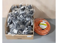 Doos vol tweewegstekkers en 2 verlengsnoeren 10 meter (d1704) - afbeelding 4 van  5
