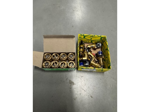 Doos wats voetkleppen en 7x ontluchters - afbeelding 1 van  5