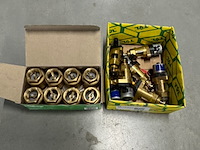 Doos wats voetkleppen en 7x ontluchters - afbeelding 1 van  5