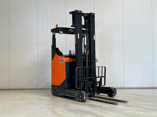 Doosan - 2013 - br14jw-7 - 6.25m triplex, free-lift, side-shift - reach truck - afbeelding 1 van  7