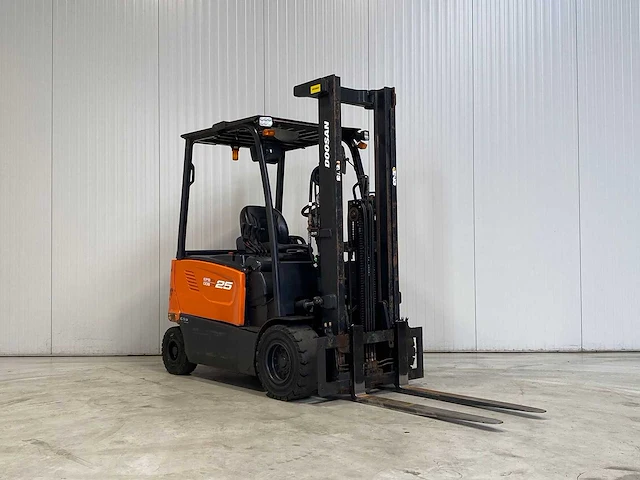 Doosan - 2016 - b25x-7 - vorkheftruck - free-lift - 4e functie - afbeelding 1 van  7