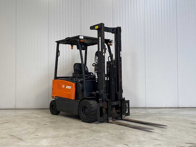 Doosan - 2016 - b25x-7 - vorkheftruck - free-lift - 4e functie - afbeelding 1 van  7