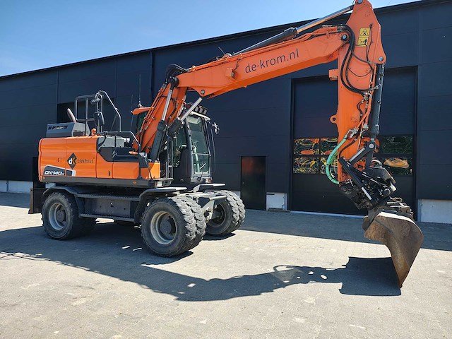 Doosan - 2017 - dx140w-5 - banden graafmachine - afbeelding 1 van  31