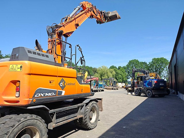 Doosan - 2017 - dx140w-5 - banden graafmachine - afbeelding 11 van  31