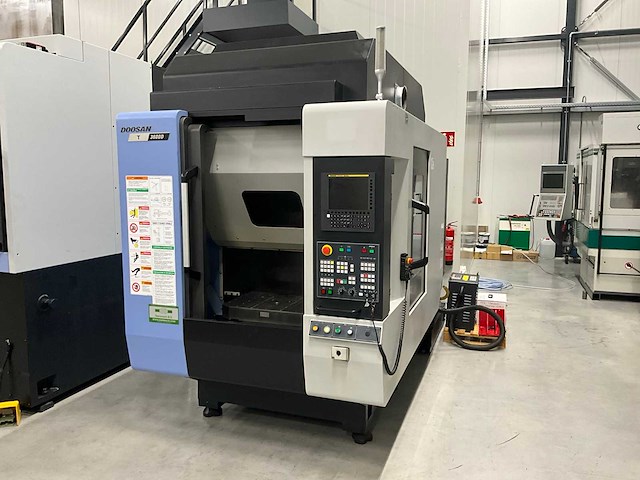 Doosan - 2019 - t3600d - verticaal boor-tapcentrum met palletwisselaar - afbeelding 23 van  36